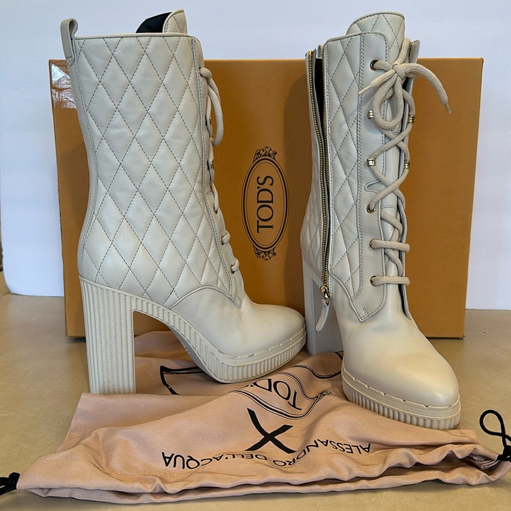 Tod's lace-up ankle boot quilted leather upper with  bold block heel size 39.5